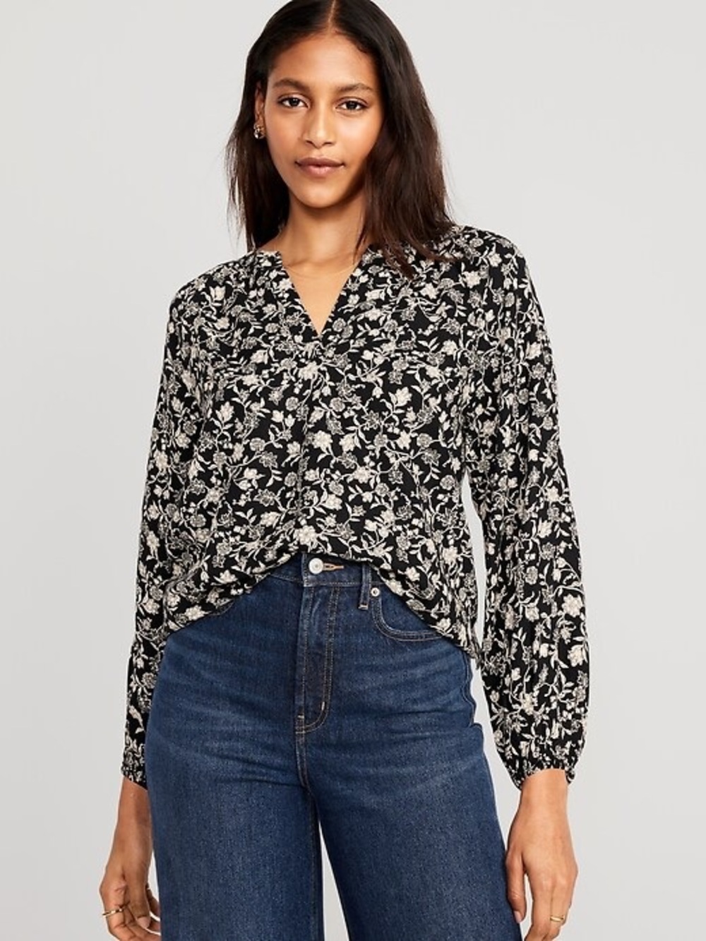 Old Navy Black and Cream Floral V-Neck Blouse - M Tall